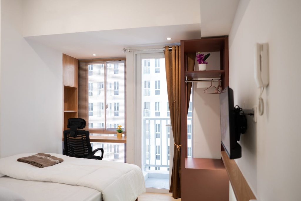 Cozy Japandi Apartemen with Mall